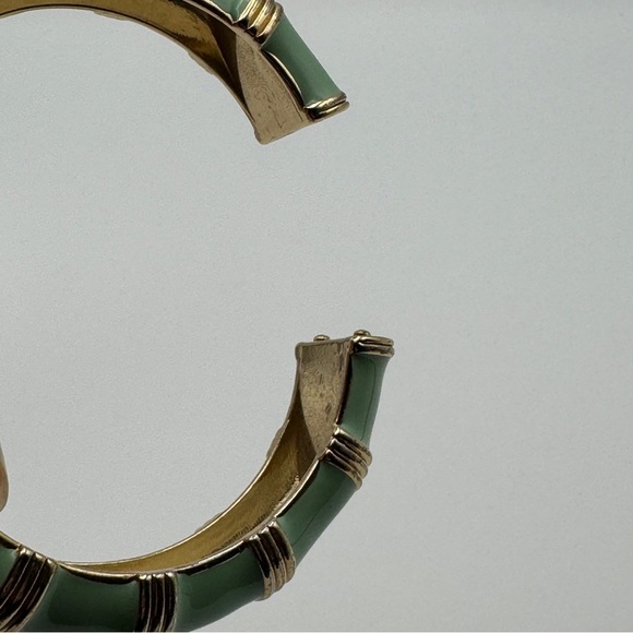 J.Crew Green Enamel Bamboo Bangle Bracelet Gold Tone 6.5” - Picture 5 of 7